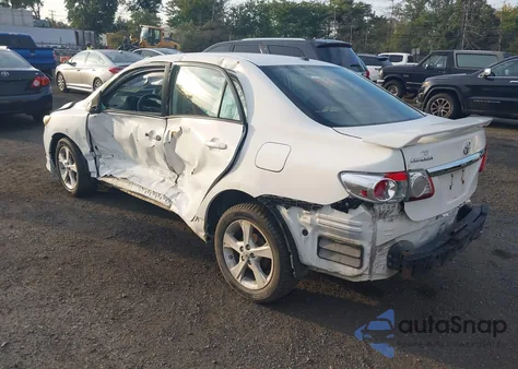 2011 Toyota Corolla S z USA, uszkodzony, nr VIN 2T1BU4EE4BC684732